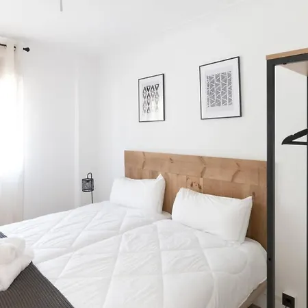 Town Hall Apartment *