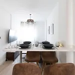 Apartment Town Hall *